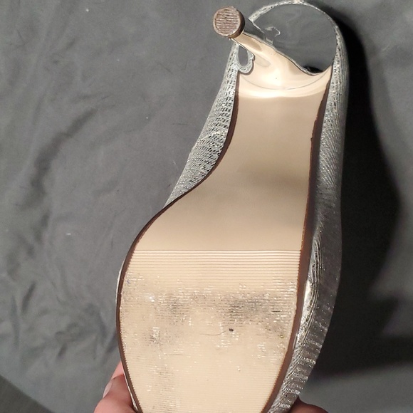 Elegant Silver Peep-Toe Heels Size 7 - Picture 10 of 10